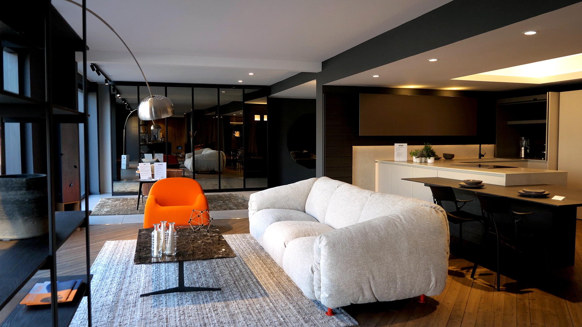 Showroom Dimensioni villa d'almè corner Zanotta arredo poltrona Gomma Divano Zaza